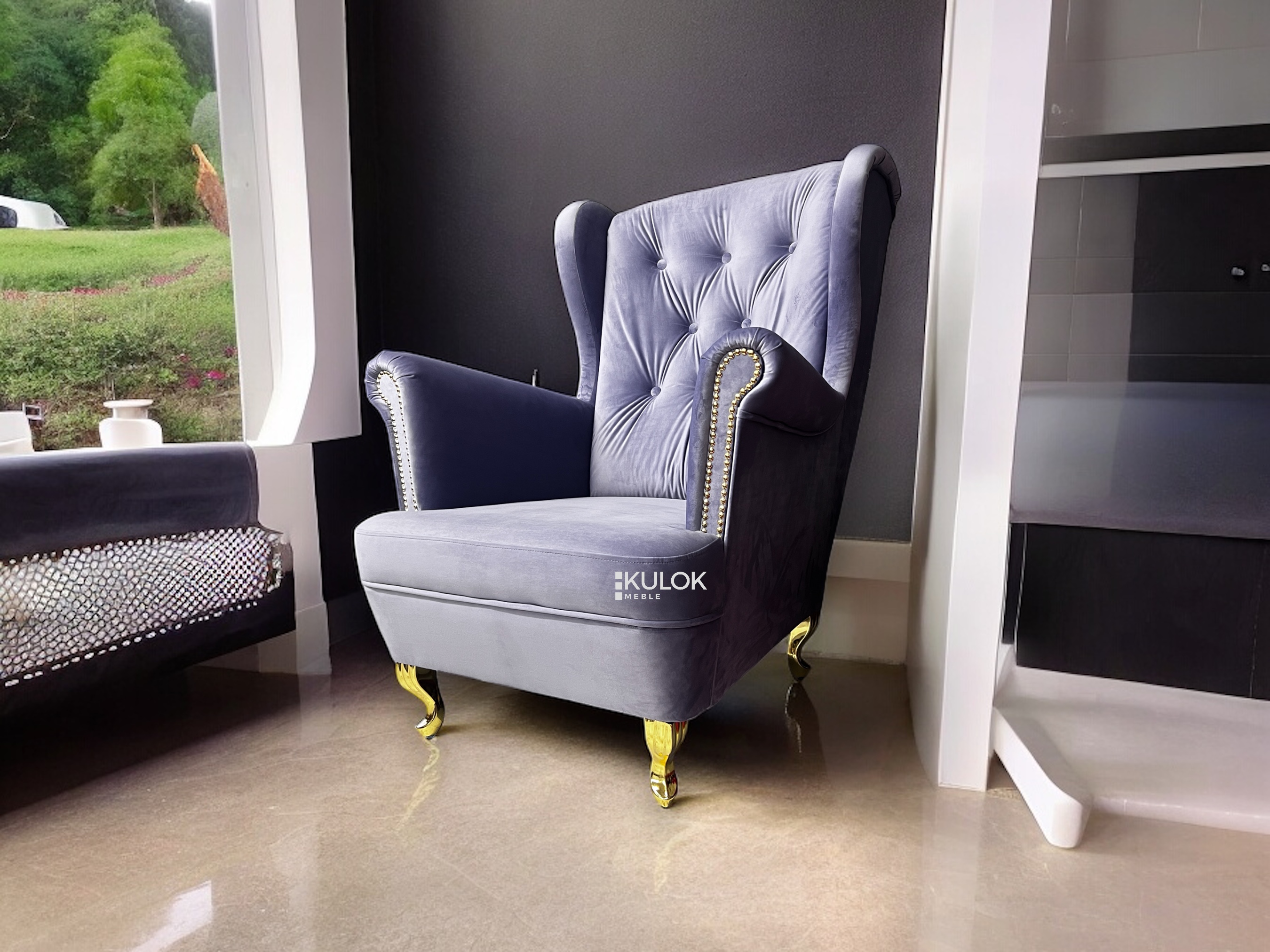 Fioletowy fotel uszak Chesterfield - złote dodatki i nogi - kulok meble producent